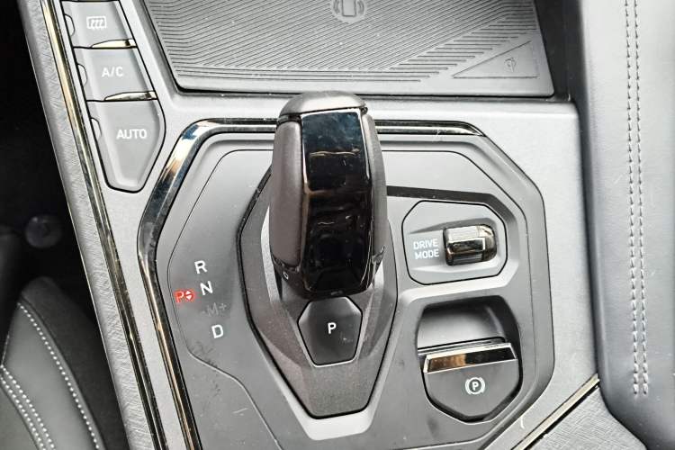 Used Lynk & Co 01 2021 2.0TD Four-Wheel Drive Dark Night Edition Gear Lever