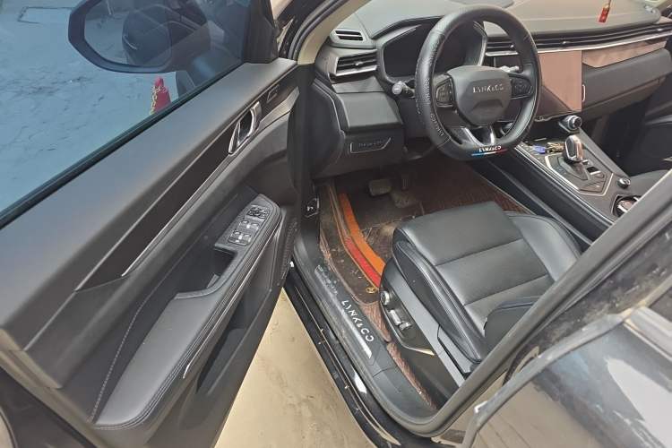 Used Lynk & Co 01 2021 2.0TD Two-Wheel-Drive Pro Trim Interior 3