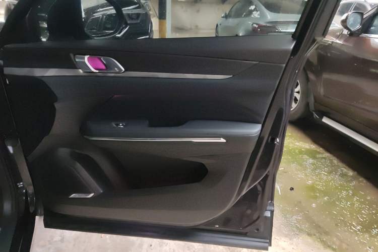 Used Lynk & Co 01 2021 2.0TD Two-Wheel-Drive Pro Trim Interior 5