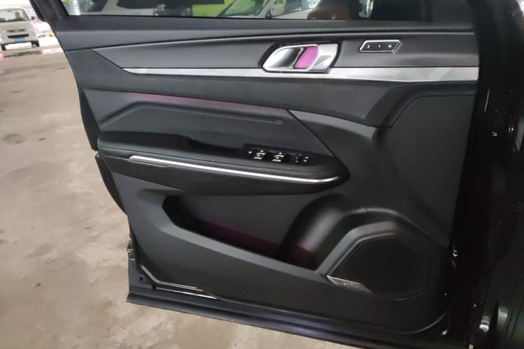 Used Lynk & Co 01 2021 2.0TD Two-Wheel-Drive Pro Trim Interior 7