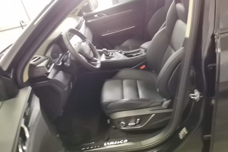 Used Lynk & Co 01 2021 2.0TD Two-Wheel-Drive Pro Trim Left Front Seat