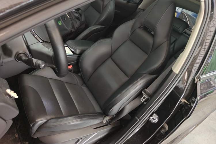 Used Lynk & Co 01 2021 2.0TD Two-Wheel-Drive Pro Trim Left Front Seat
