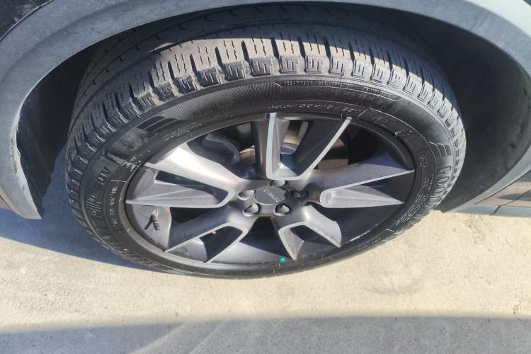 Used Lynk & Co 01 2021 2.0TD Two-Wheel-Drive Pro Trim Left Front Wheel Hub