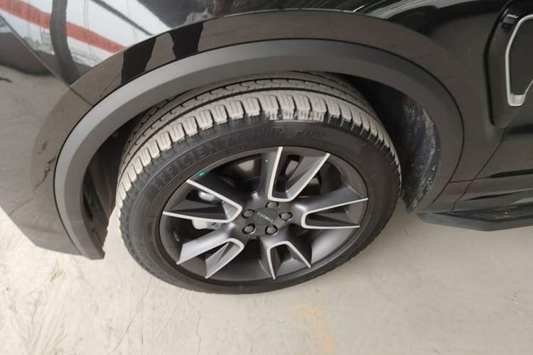 Used Lynk & Co 01 2021 2.0TD Two-Wheel-Drive Pro Trim Left Front Wheel Hub