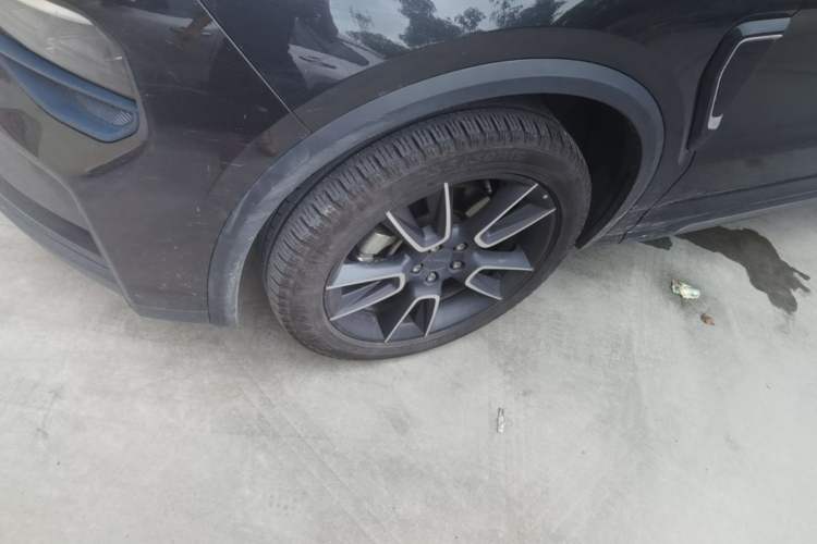 Used Lynk & Co 01 2021 2.0TD Two-Wheel-Drive Pro Trim Left Front Wheel Hub