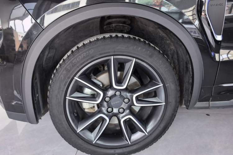 Used Lynk & Co 01 2021 2.0TD Two-Wheel-Drive Pro Trim Left Front Wheel Hub