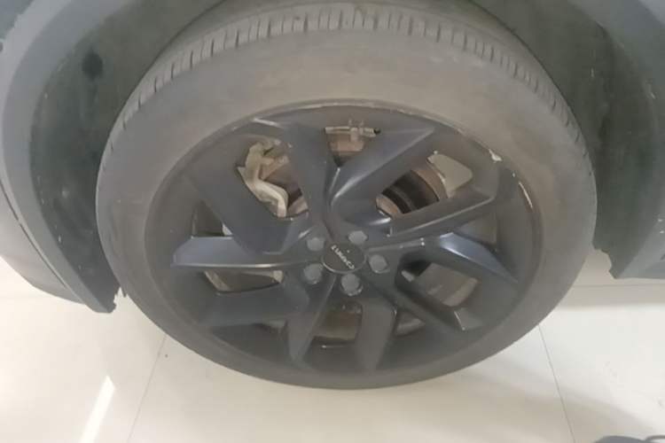 Used Lynk & Co 01 2021 2.0TD Four-Wheel Drive Dark Night Edition Left Front Wheel Hub