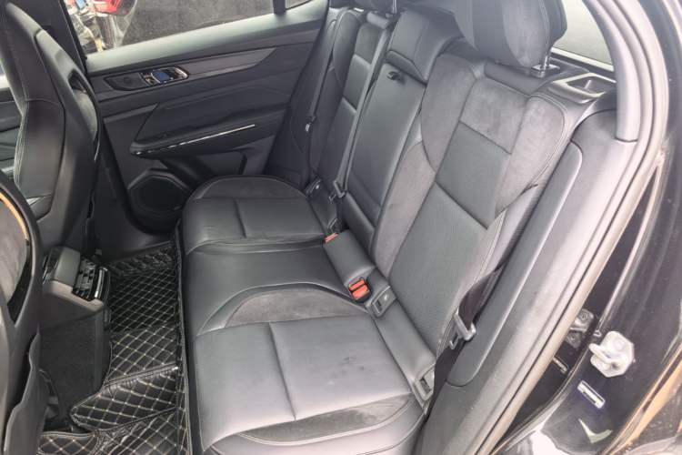 Used Lynk & Co 01 2021 2.0TD Four-Wheel Drive Dark Night Edition Left Rear Seat