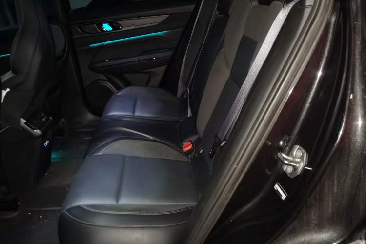 Used Lynk & Co 01 2021 2.0TD Four-Wheel Drive Dark Night Edition Left Rear Seat