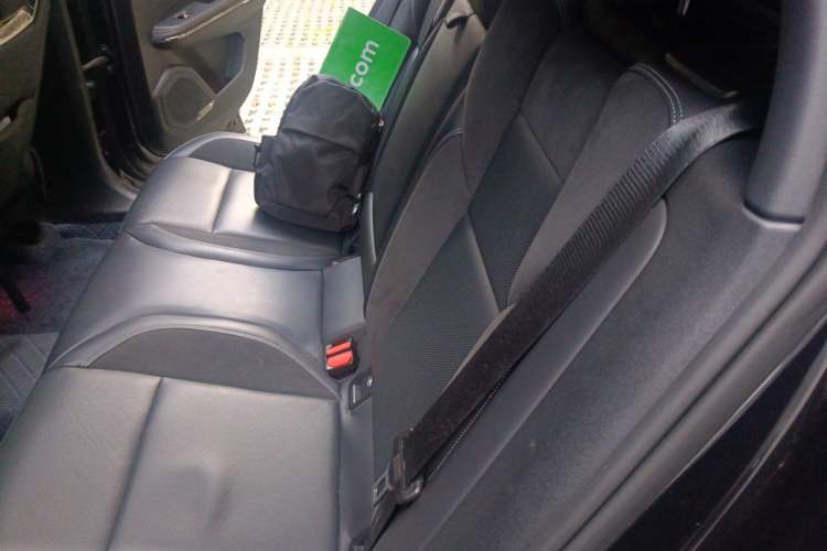 Used Lynk & Co 01 2021 2.0TD Four-Wheel Drive Dark Night Edition Left Rear Seat