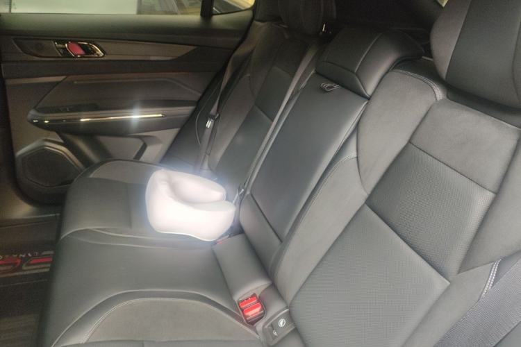 Used Lynk & Co 01 2021 2.0TD Four-Wheel Drive Dark Night Edition Left Rear Seat