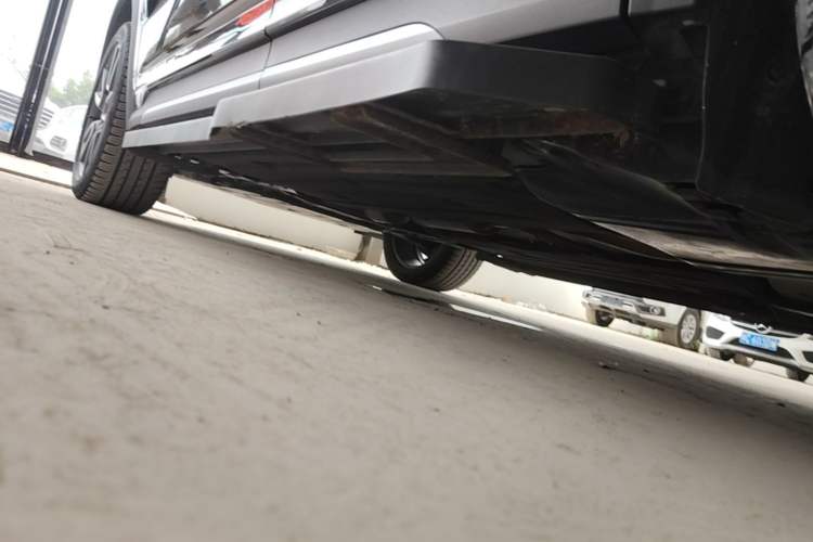 Used Lynk & Co 01 2021 2.0TD Two-Wheel-Drive Pro Trim Left Side Sill