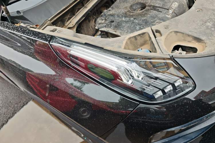 Used Lynk & Co 01 2021 2.0TD Two-Wheel-Drive Pro Trim Right Front Headlight