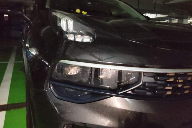 Used Lynk & Co 01 2021 2.0TD Two-Wheel-Drive Pro Trim Right Front Headlight
