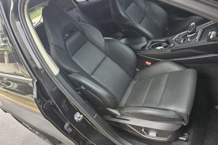 Used Lynk & Co 01 2021 2.0TD Two-Wheel-Drive Pro Trim Right Front Seat