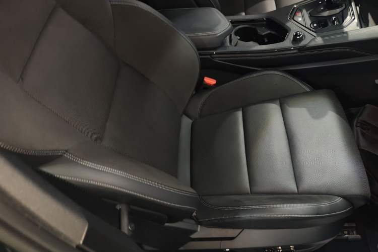 Used Lynk & Co 01 2021 2.0TD Four-Wheel Drive Hype-Halo Right Front Seat