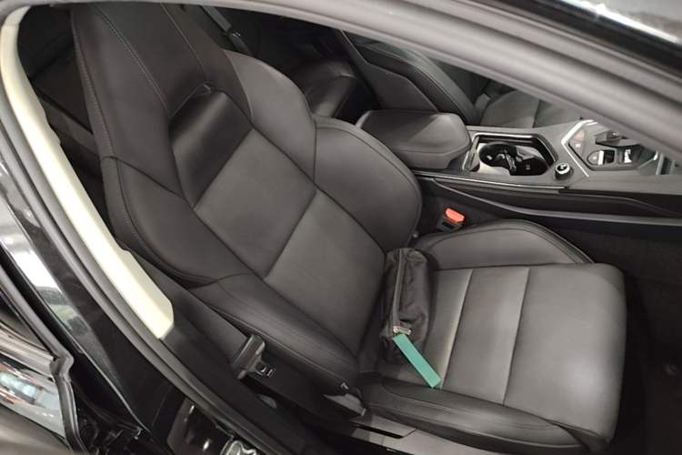 Used Lynk & Co 01 2021 2.0TD Two-Wheel-Drive Pro Trim Right Front Seat