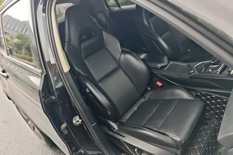 Used Lynk & Co 01 2021 2.0TD Two-Wheel-Drive Pro Trim Right Front Seat
