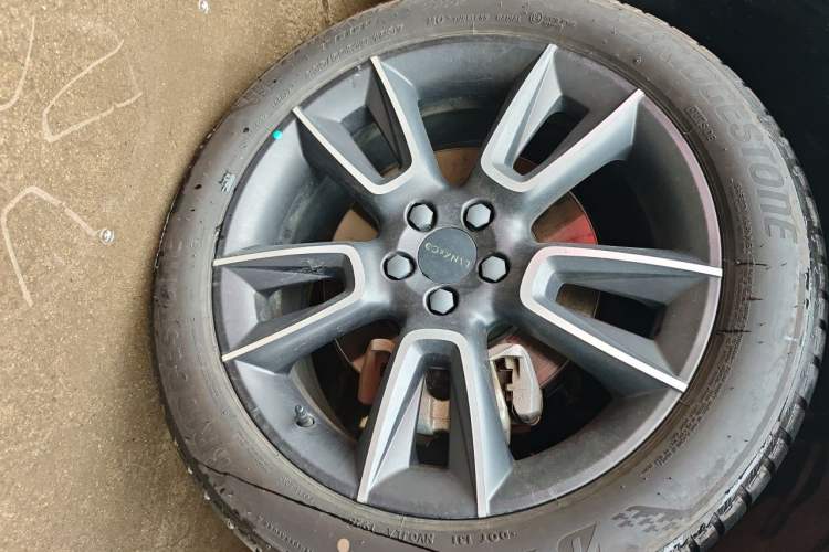 Used Lynk & Co 01 2021 2.0TD Two-Wheel-Drive Pro Trim Right Front Wheel Hub