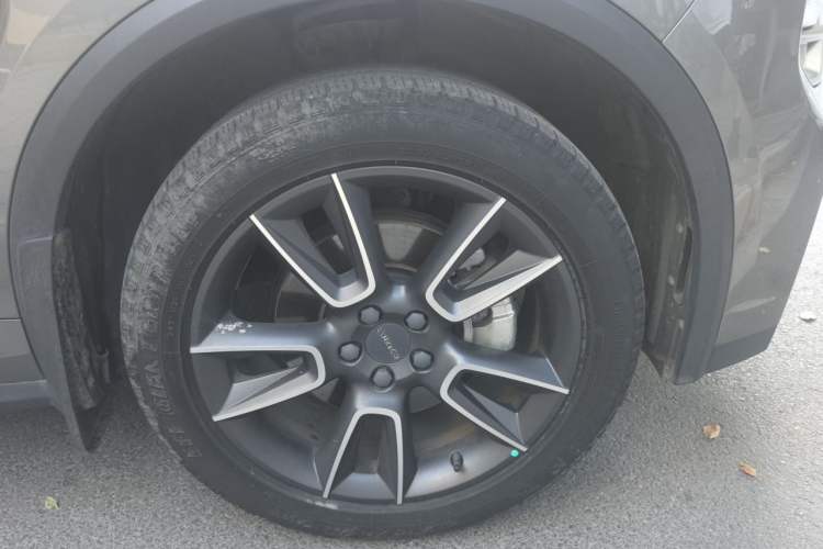 Used Lynk & Co 01 2021 2.0TD Two-Wheel-Drive Pro Trim Right Front Wheel Hub