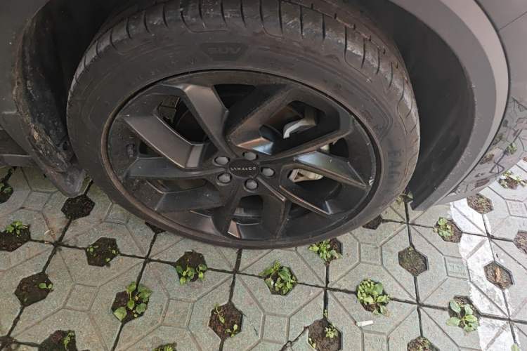 Used Lynk & Co 01 2021 2.0TD Four-Wheel Drive Dark Night Edition Right Front Wheel Hub