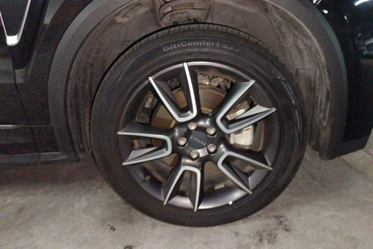 Used Lynk & Co 01 2021 2.0TD Two-Wheel-Drive Pro Trim Right Front Wheel Hub