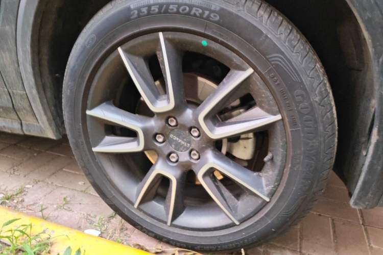 Used Lynk & Co 01 2021 2.0TD Two-Wheel Drive Zhaopu Pro Right Front Wheel Hub