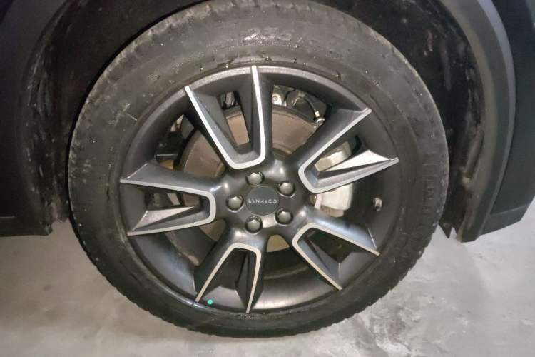 Used Lynk & Co 01 2021 2.0TD Two-Wheel-Drive Pro Trim Right Front Wheel Hub