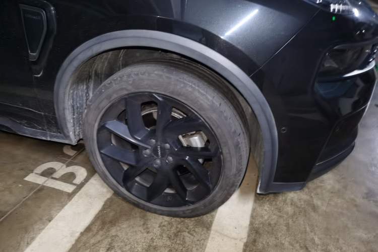 Used Lynk & Co 01 2021 2.0TD Four-Wheel Drive Dark Night Edition Right Front Wheel Hub