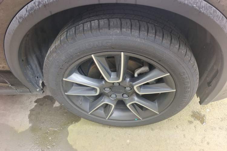 Used Lynk & Co 01 2021 2.0TD Two-Wheel-Drive Pro Trim Right Front Wheel Hub