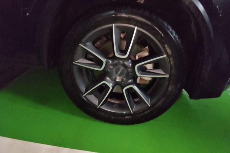 Used Lynk & Co 01 2021 2.0TD Two-Wheel-Drive Pro Trim Right Front Wheel Hub