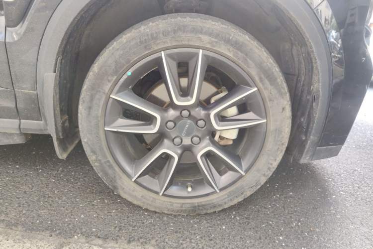 Used Lynk & Co 01 2021 2.0TD Two-Wheel-Drive Pro Trim Right Front Wheel Hub