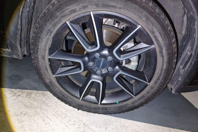 Used Lynk & Co 01 2021 2.0TD Two-Wheel-Drive Pro Trim Right Front Wheel Hub