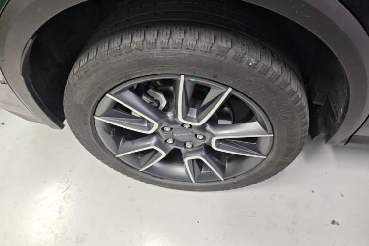 Used Lynk & Co 01 2021 2.0TD Two-Wheel-Drive Pro Trim Right Rear Wheel Hub