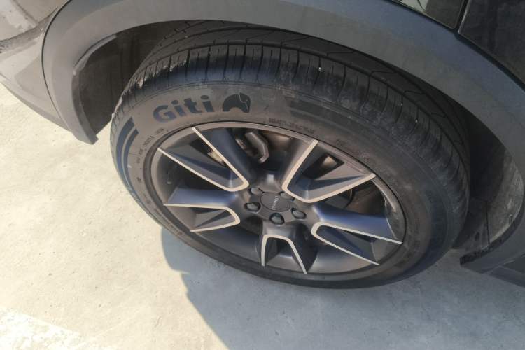 Used Lynk & Co 01 2021 2.0TD Two-Wheel-Drive Pro Trim Right Rear Wheel Hub