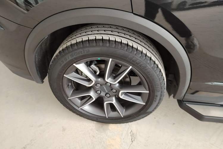 Used Lynk & Co 01 2021 2.0TD Two-Wheel-Drive Pro Trim Right Rear Wheel Hub