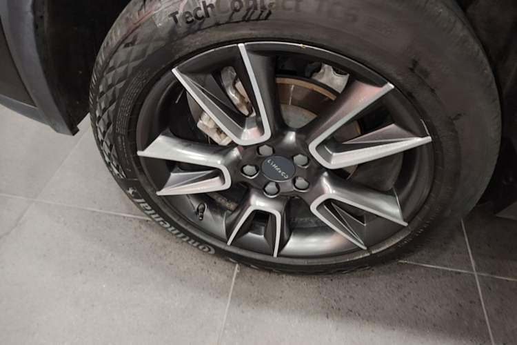 Used Lynk & Co 01 2021 2.0TD Two-Wheel-Drive Pro Trim Right Rear Wheel Hub