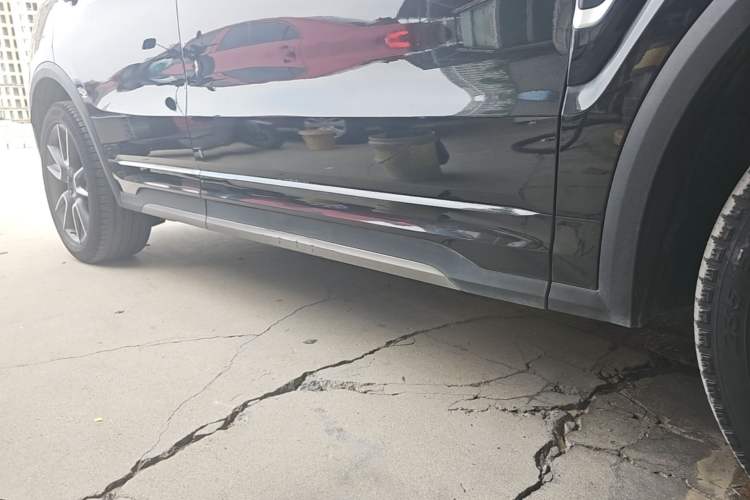 Used Lynk & Co 01 2021 2.0TD Two-Wheel-Drive Pro Trim Right Side Sill