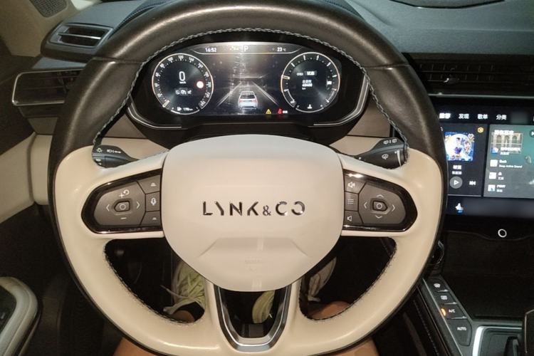 Used Lynk & Co 01 2021 2.0TD Two-Wheel Drive Zhaopu Pro Steering Wheel