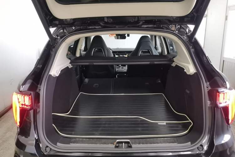 Used Lynk & Co 01 2021 2.0TD Two-Wheel-Drive Pro Trim Trunk