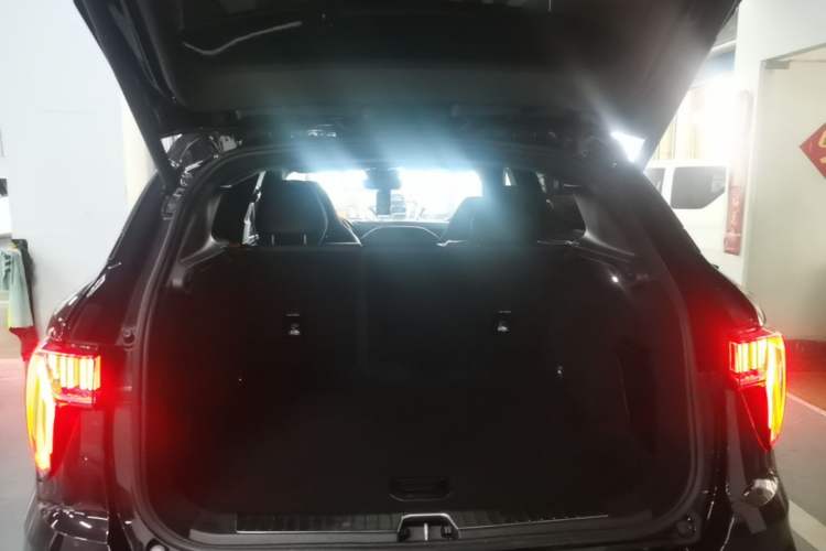 Used Lynk & Co 01 2021 2.0TD Four-Wheel Drive Dark Night Edition Trunk