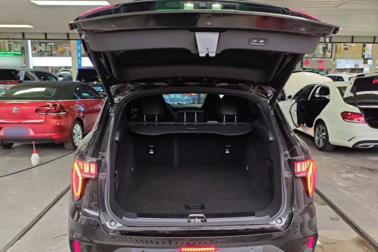 Used Lynk & Co 01 2021 2.0TD Four-Wheel Drive Dark Night Edition Trunk