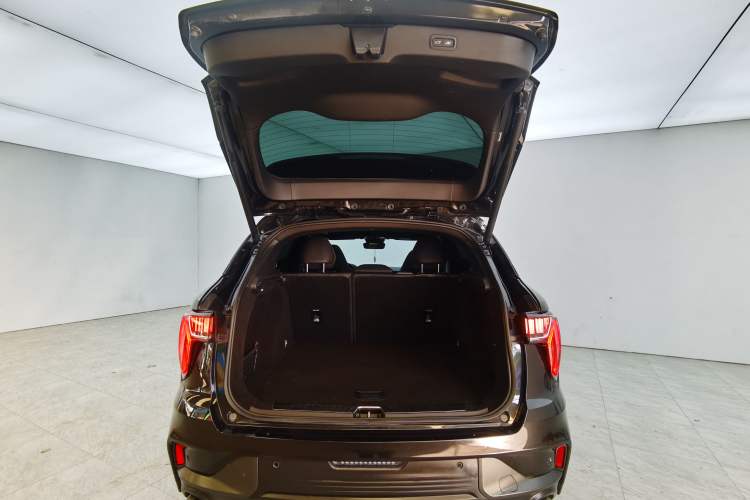 Used Lynk & Co 01 2021 2.0TD Four-Wheel Drive Dark Night Edition Trunk