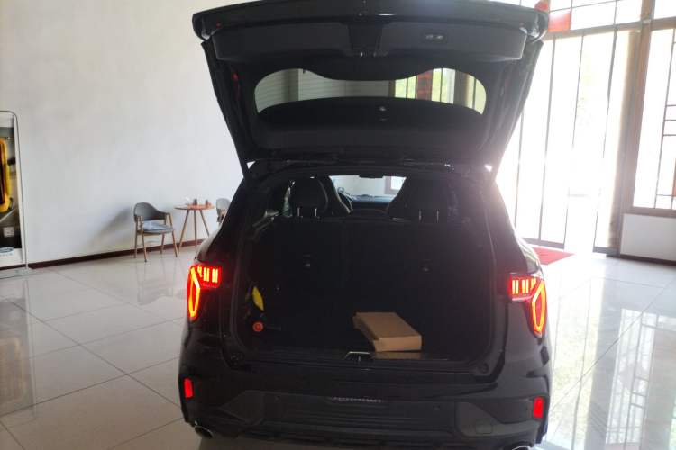 Used Lynk & Co 01 2021 2.0TD Four-Wheel Drive Dark Night Edition Trunk