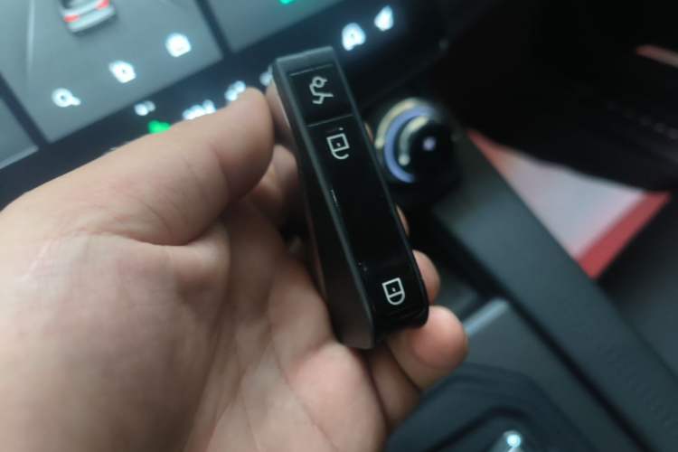 Used Lynk & Co 01 2021 2.0TD Two-Wheel-Drive Pro Trim Vehicle Key