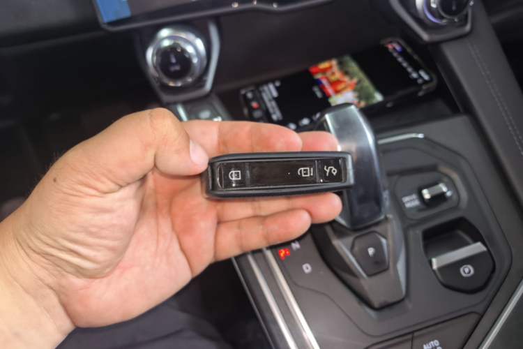 Used Lynk & Co 01 2021 2.0TD Two-Wheel-Drive Pro Trim Vehicle Key