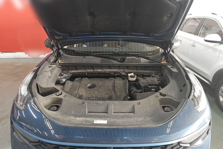 Used Lynk & Co 01 2021 2.0TD Two-Wheel-Drive Pro Trim Engine Bay