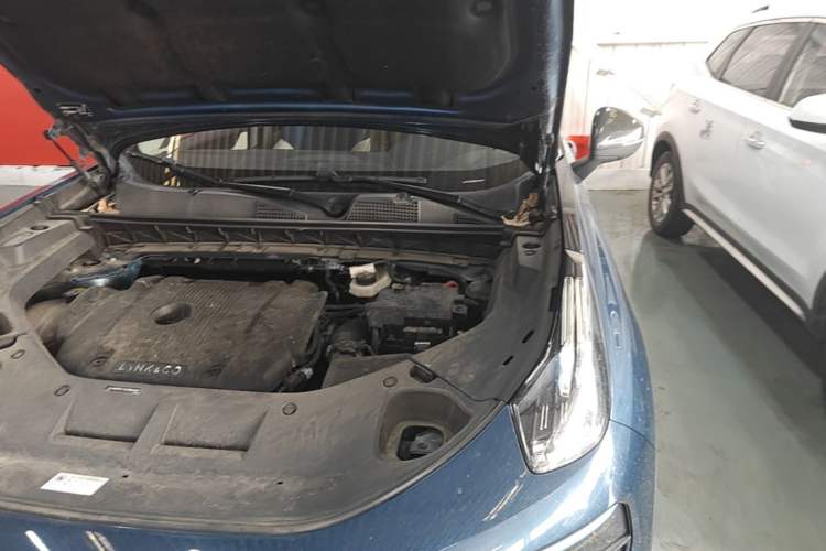 Used Lynk & Co 01 2021 2.0TD Two-Wheel-Drive Pro Trim Engine Bay Left