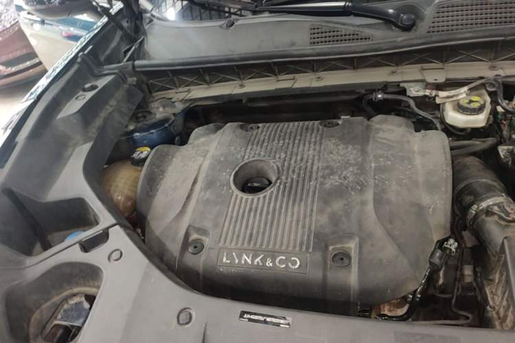 Used Lynk & Co 01 2021 2.0TD Two-Wheel-Drive Pro Trim Engine Bay Right