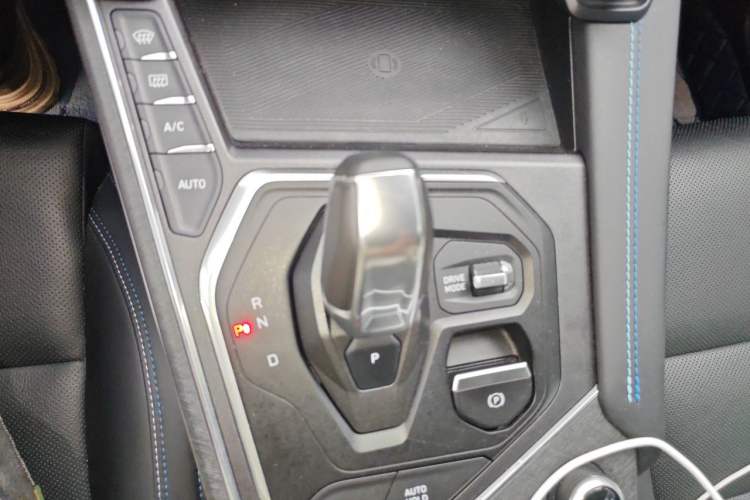 Used Lynk & Co 01 2021 2.0TD Two-Wheel Drive Zhaopu Pro Gear Lever